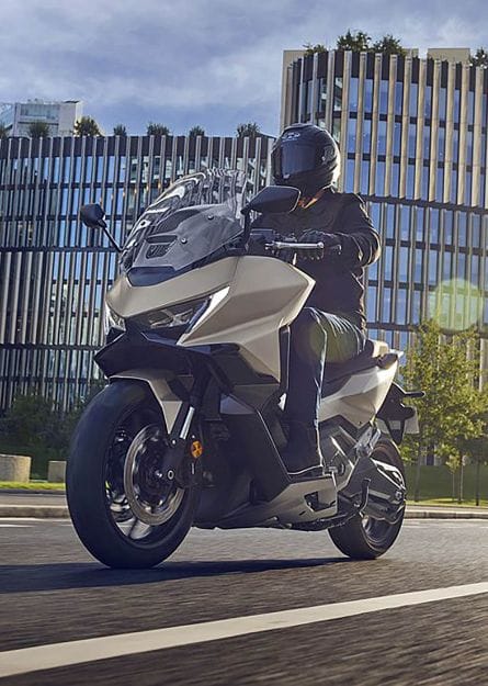 GPS tracker for Moto