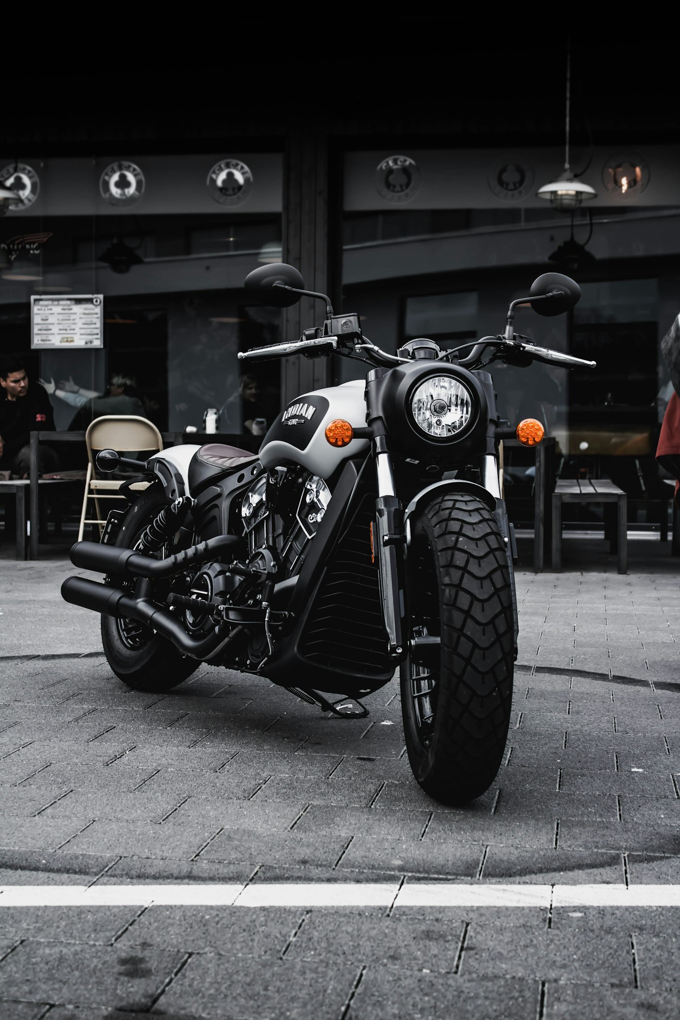 Motorcycle parked next to a building, monitored by a GPS tracker and Entopizo TAG